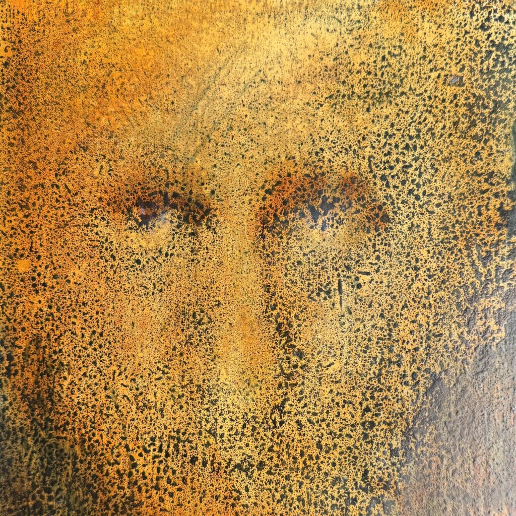 Portrait pixelisé, regard interrogatif, tonalités chaudes, peinture par Alizarane Lemaire.