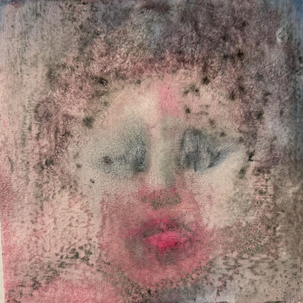 Portrait pixelisé, tonalités jaunes et vertes, peinture par Alizarane.
